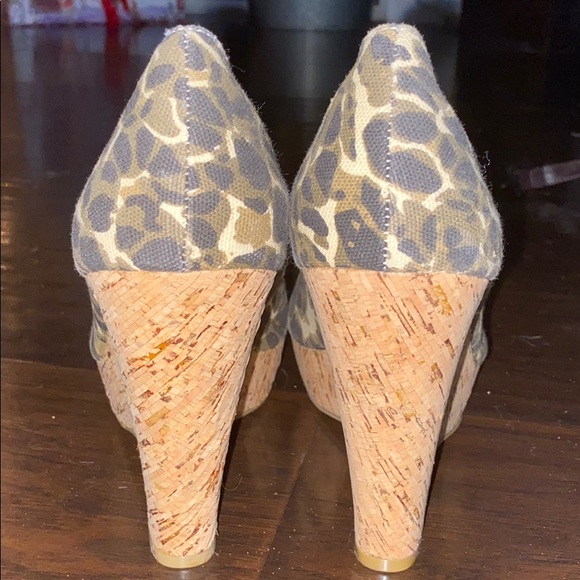 NINE WEST open-toed cheetah print wedges! - Picture 3 of 4